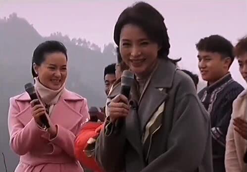 无缘春晚之后,董卿朱军周涛都干嘛去了?