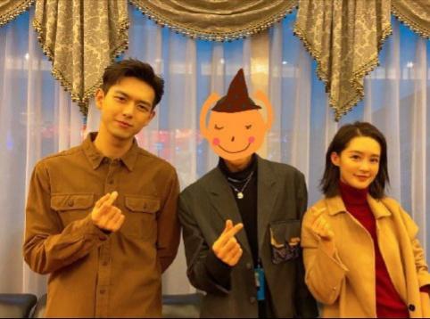 李沁李现春晚后台合影引发热议,和肖战黄景瑜还有新剧合作