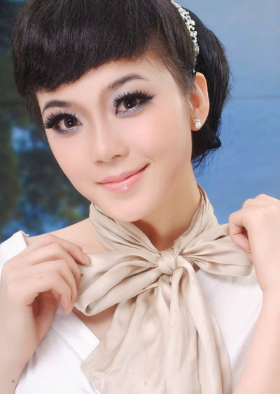 演胡一天的亲娘和老婆,赵樱子浑身是戏,红毯假摔,坐秦俊杰腿上