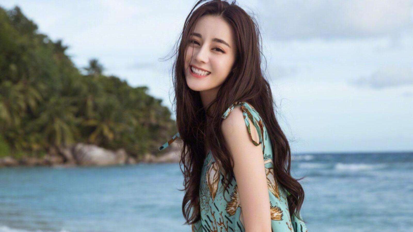 迪丽热巴的作品为何迟迟不上线?难道因她演技不行,可能另有玄机