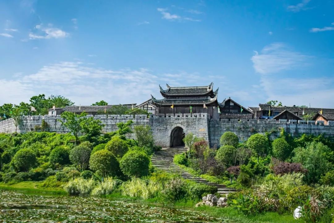 盼了11年终于开通,这条“中国最美高铁线”,经过400个景点!