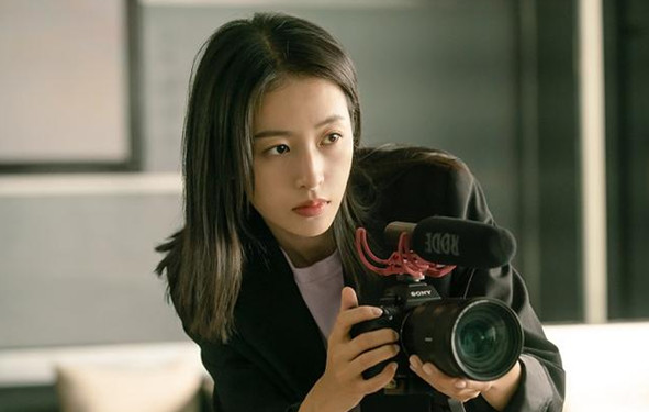 她是肖战四年密友,出道演6个女主仍不火,成时尚博主圈粉无数