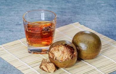 罗汉果加这个,就是咽痛、燥咳克星,这个季节特管用