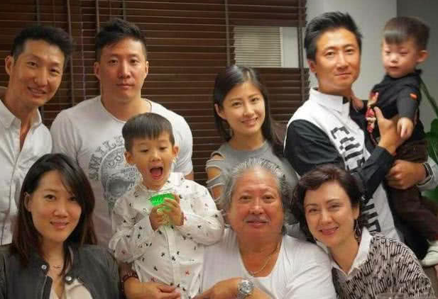 洪金宝有3个儿子,他长得最像洪金宝,才华横溢混得最不如意