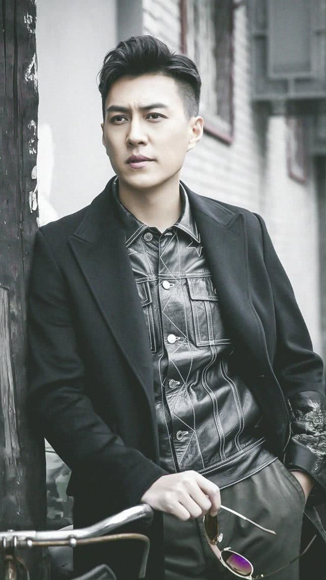 靳东是她的第二任丈夫,如今幸福美满,4岁儿子被赞最帅星二代