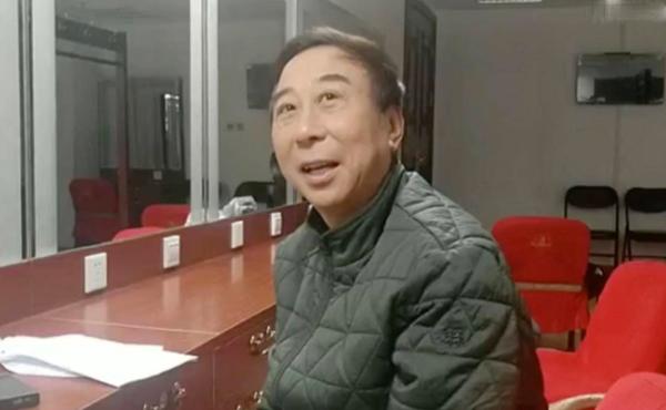 冯巩为何缺席今年央视春晚舞台?他本人亲自道出原因,令人泪目