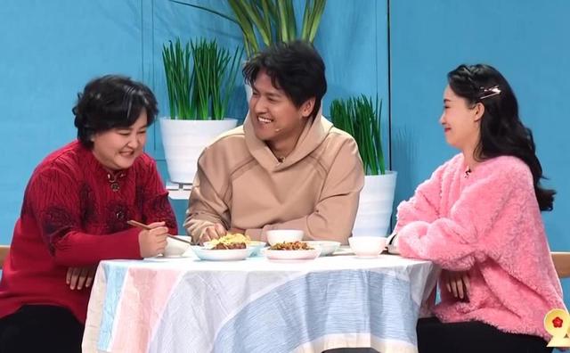 春晚三大节目被吐槽!大变活人太老套,谢娜肖战表演尴尬到极致