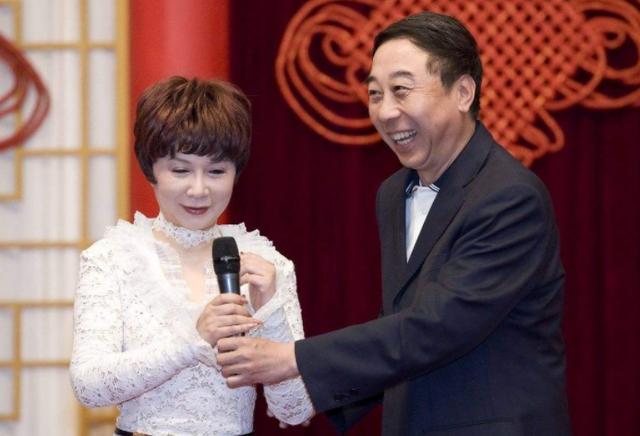 冯巩为何缺席今年央视春晚舞台?他本人亲自道出原因,令人泪目