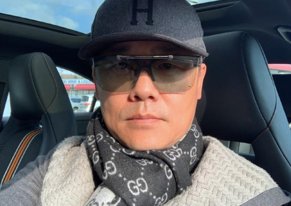 周立波直升飞机上调侃科比,引发网友众怒后,他删帖爆粗口回击