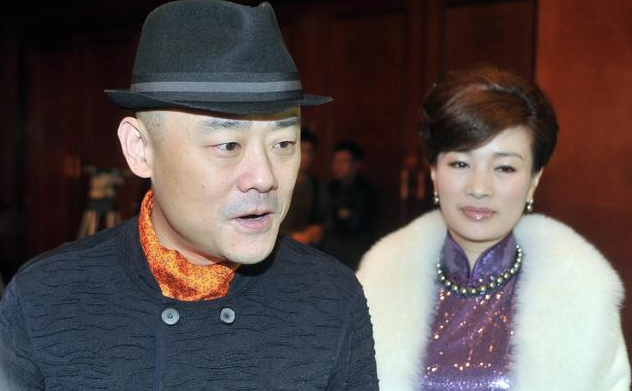周立波直升飞机上调侃科比,引发网友众怒后,他删帖爆粗口回击