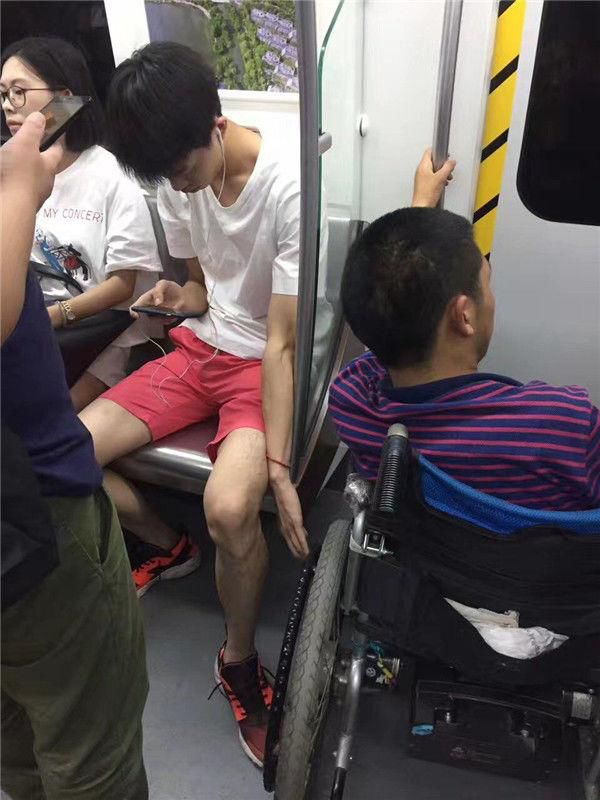 最高级的修养,是不动声色的善良