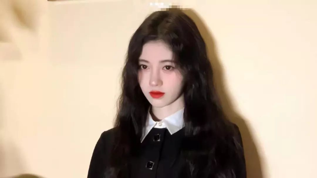 鞠婧祎《春晚》后又被质疑变脸,鼻子变大,网友嘲讽该返厂重修