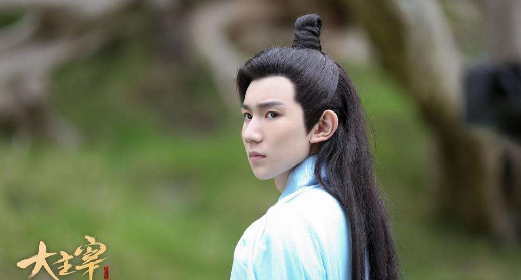 TFBOYS内部大PK,王源与易烊千玺新剧先后开播,谁的表现更抢眼