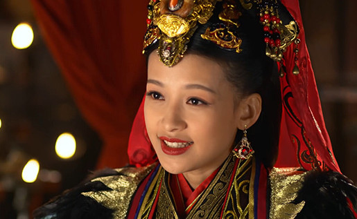 她网红出身撞脸李沁,嫁富二代影帝24岁生娃,因资源好却不红被嘲