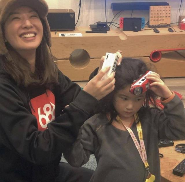 香港知名艺人爱女玩出祸要削发 外形亮眼曾担任陈冠希MV女主角