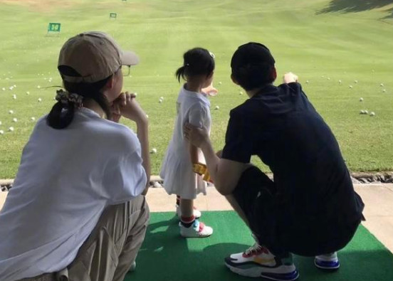 她网红出身撞脸李沁,嫁富二代影帝24岁生娃,因资源好却不红被嘲