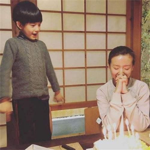 潘粤明零点准时为11岁儿子顶顶庆生,连续7年发相同文案令人心酸