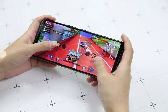 5G手机流行趋势确定,小米三星和红魔跟它比都是弟弟
