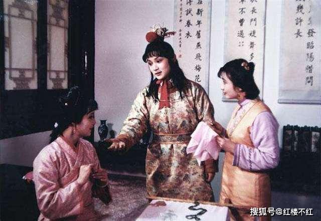 贾宝玉待人和气,为何甄宝玉却为人暴虐,对下人行凿牙穿腮之刑罚