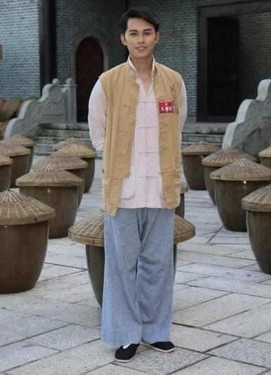 曾饰演年轻版吴启华 TVB乖仔小鲜肉出道8年终于上位成力捧小生