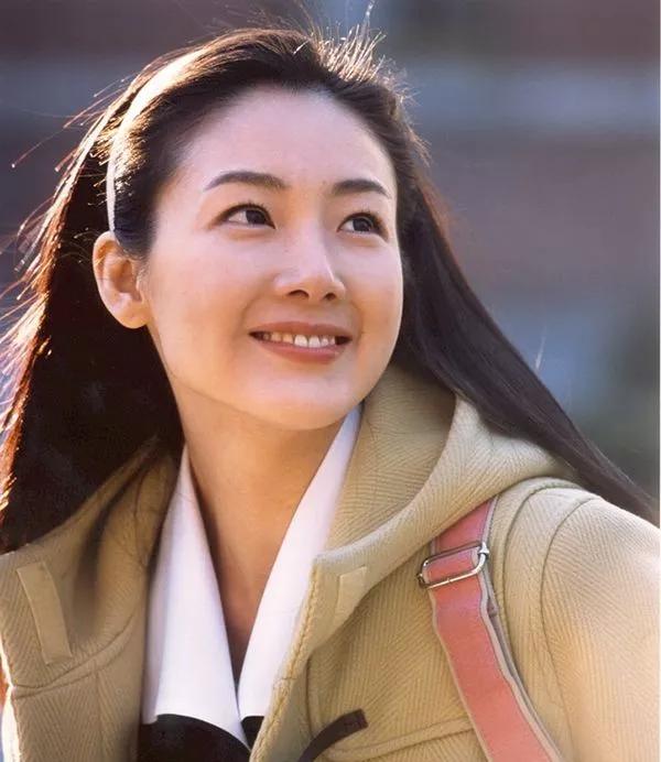 名气曾不输宋慧乔,43岁低调完婚,崔智友怀着孕客串《爱的迫降》