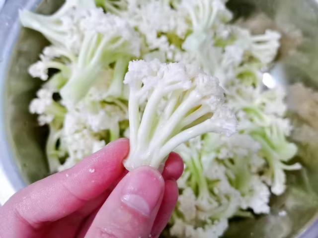 清水洗这3类蔬菜,比不洗还脏!教你一招,让虫子脏东西乖乖溜走