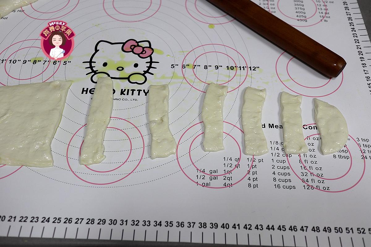 油条火了!不用手揉面,1双筷子全搞定,面团柔软,油条酥香蓬松