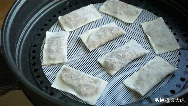 馄饨皮新吃法,一半蒸一半煎,比饺子简单,外面买不到