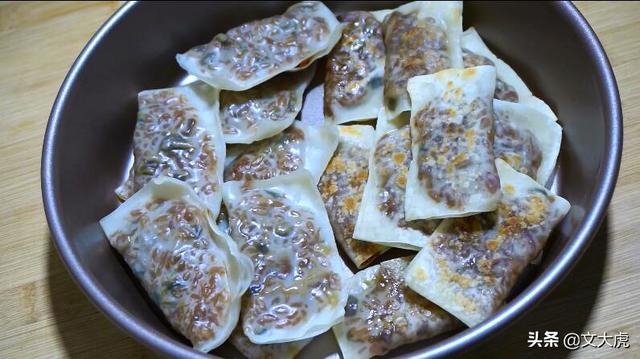 馄饨皮新吃法,一半蒸一半煎,比饺子简单,外面买不到