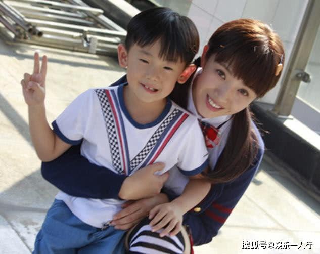 最低调的模范夫妻,结婚生子无人知,如今8岁儿子颜值比父亲还高