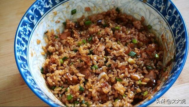 馄饨皮新吃法,一半蒸一半煎,比饺子简单,外面买不到