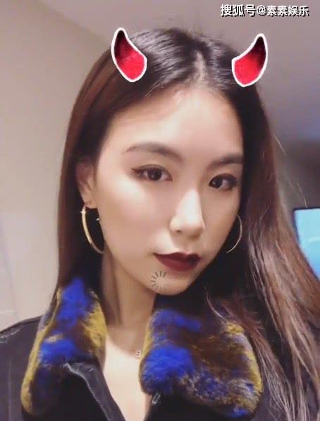 高以翔女友情人节发自拍照,做出开心的表情,暗示自己并不孤单
