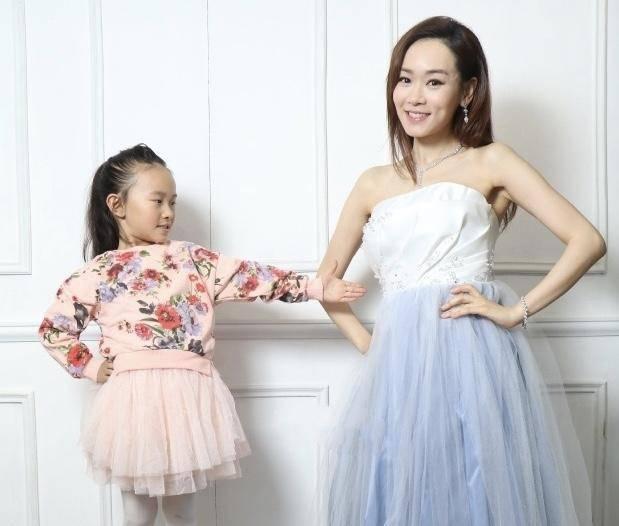 41岁前TVB花旦诞下二胎 儿子正面照首度曝光 一儿一女凑足好字