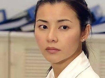 前TVB花旦因童年惨痛经历不寄希望于婚姻 周身病痛如今被宠成公主