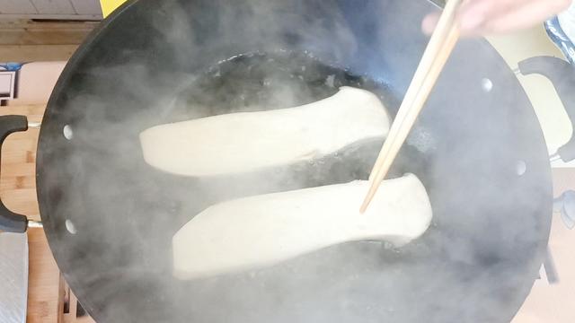 宅家不出门,午餐越吃越创新,这道素菜特便宜,却比鲍鱼还好吃