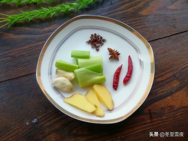 这个鱼特别适合老人和小孩吃,不用担心被刺扎到,肉嫩,味道鲜美
