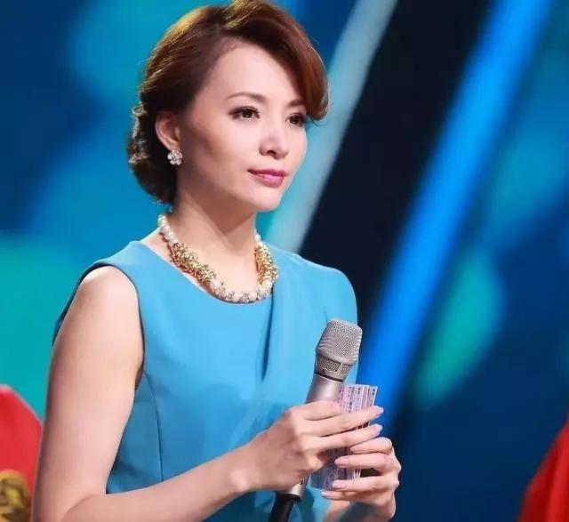 央视内部人员透露:董卿没有离开央视,正积极录制和武汉相关节目