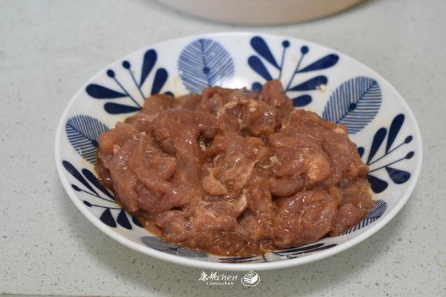 给家人做了这煲仔饭,饭菜一锅出,鲜美又营养,锅巴都吃个精光