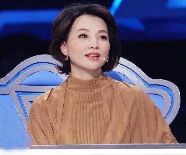 央视内部人员透露:董卿没有离开央视,正积极录制和武汉相关节目