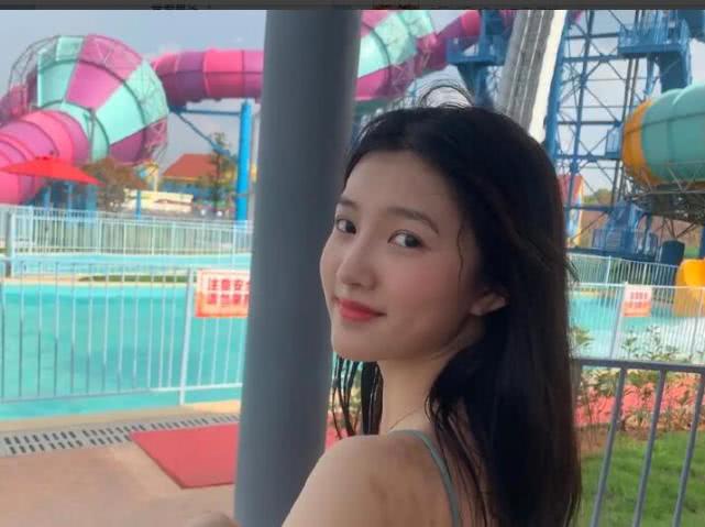 王思聪关注了一位新网红,女方神似江疏影,这次校长的眼光真不错
