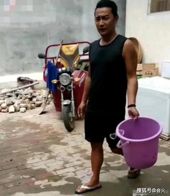 陈志朋罕上综艺,导师苏有朋遇老队友瞬间落泪,直言自己要站着听