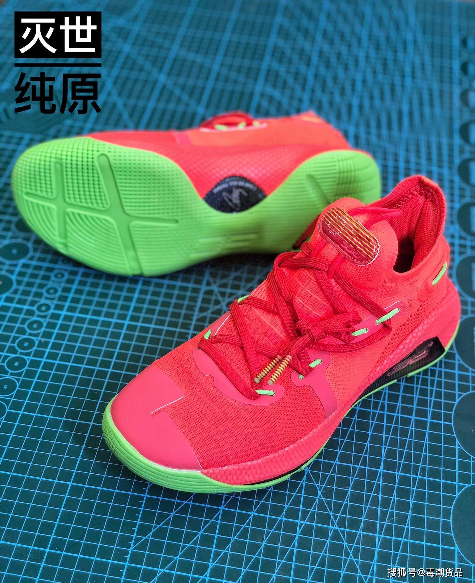 三分球改变联盟的格局,NBA控卫王斯蒂芬库里签名鞋6代 开箱测评