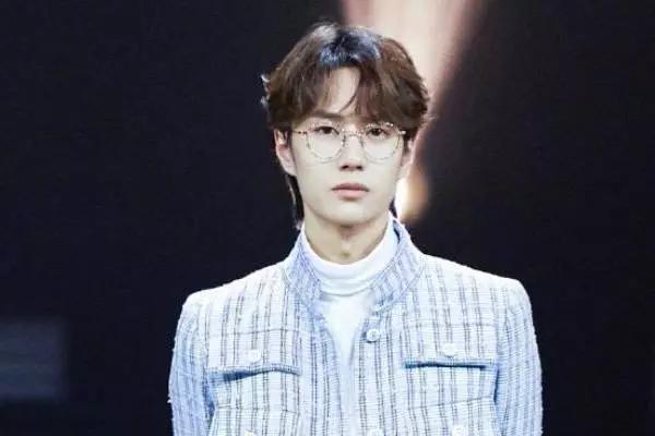 娱乐圈神奇现象:王一博沈月同龄,肖战和郑爽更不可思议