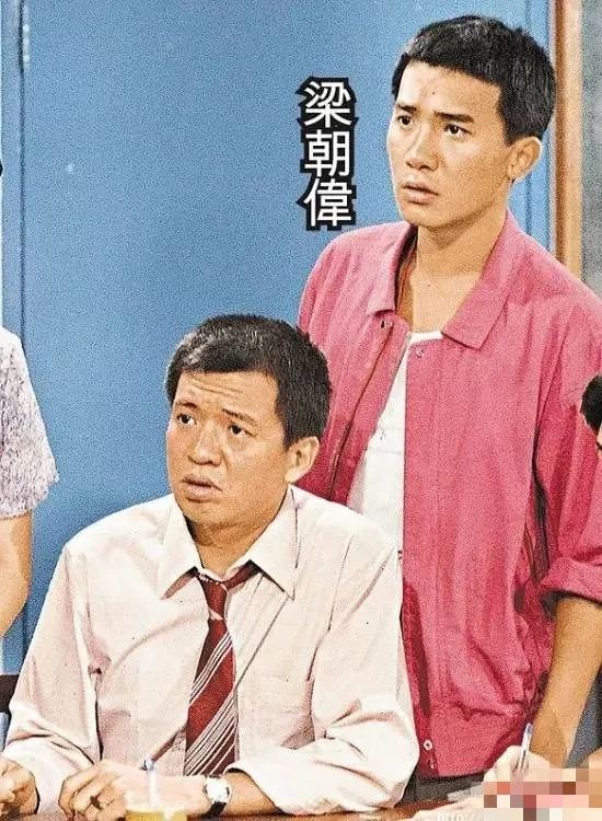 “欢喜哥”千万豪宅曝光,游泳池横跨整个客厅,移民新加坡卖奶茶
