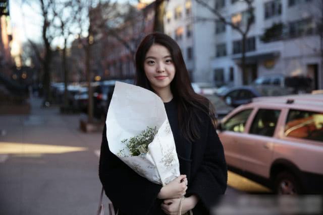 王文也庆生红酒一瓶4万5,女儿高调炫富,她老爸公司却巨亏39亿多