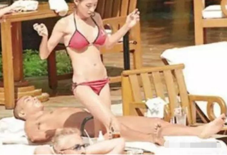 看了陈小春妻子应采儿,再看旧情人张柏芝,这个差距早已注定一切