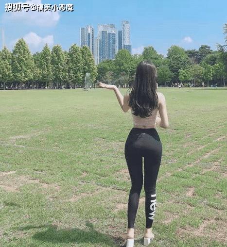 搞笑GIF趣图:看来练瑜伽的姑娘和练杂技的完全不能比啊
