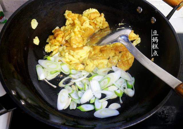 豆腐叶跟它一起炒最香,软嫩味足,就着汤汁儿子能吃一碗饭