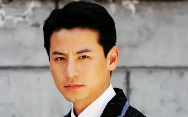 演员当中的富豪,拍戏并不是为了赚钱,还娶到了漂亮有名气的妻子