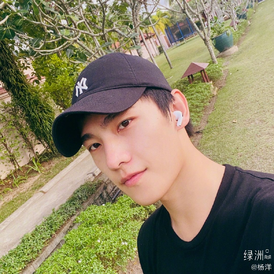 杨洋翻牌抗疫一线粉丝:这次换我给你们加油,曾捐款捐物支援武汉